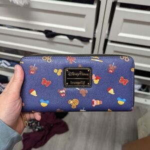 Disney lounge fly wallet